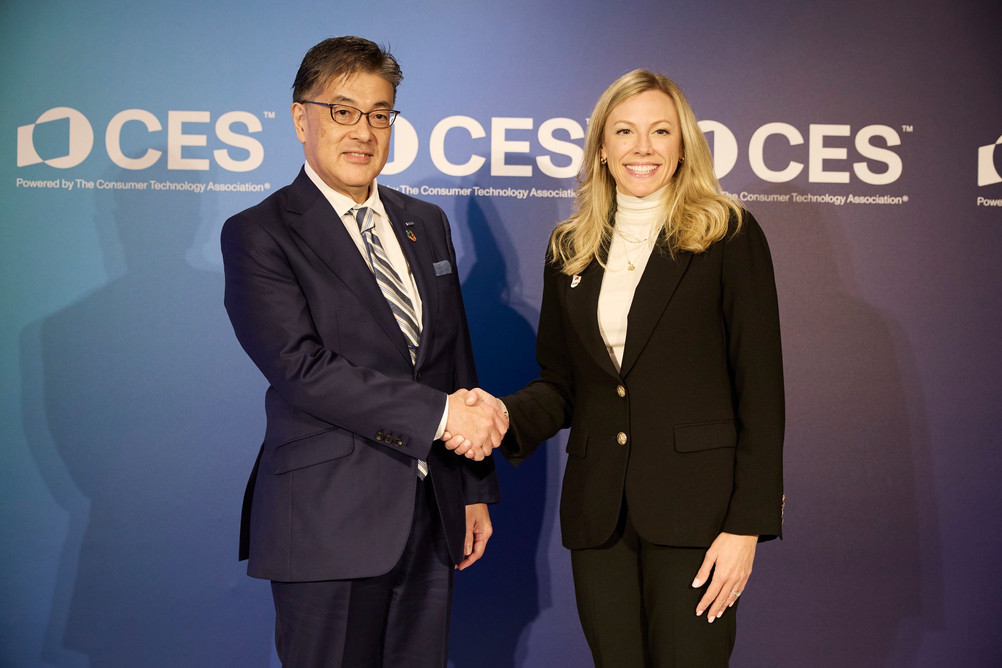 Mr. Kusumi shaking hands with Kinsey Fabrizio, CTA President